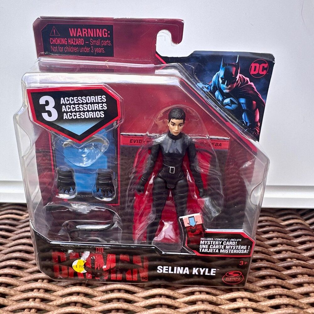 DC The Batman Selina Kyle Action Figure with Accessories-NIB